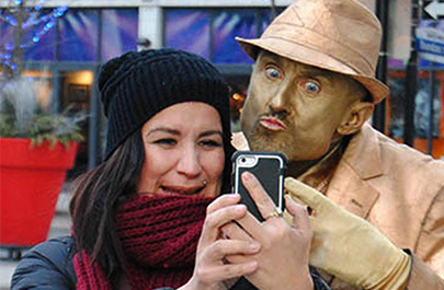 Silvia Maresca: Selfies with statues