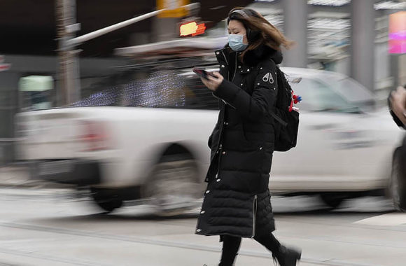 Kaitlyn Warick: Pedestrian wearing a medical mask